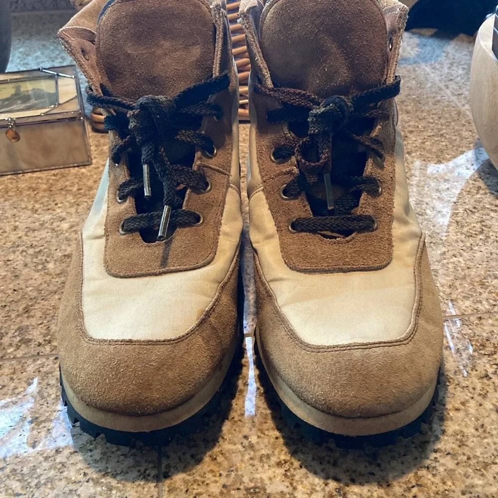 Vasque Boots Leather / Waterproof Canvas Upper Vibram Sole Boots Black Lug Sole